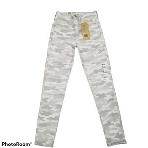 Levi's 720 Super Skinny Jeans